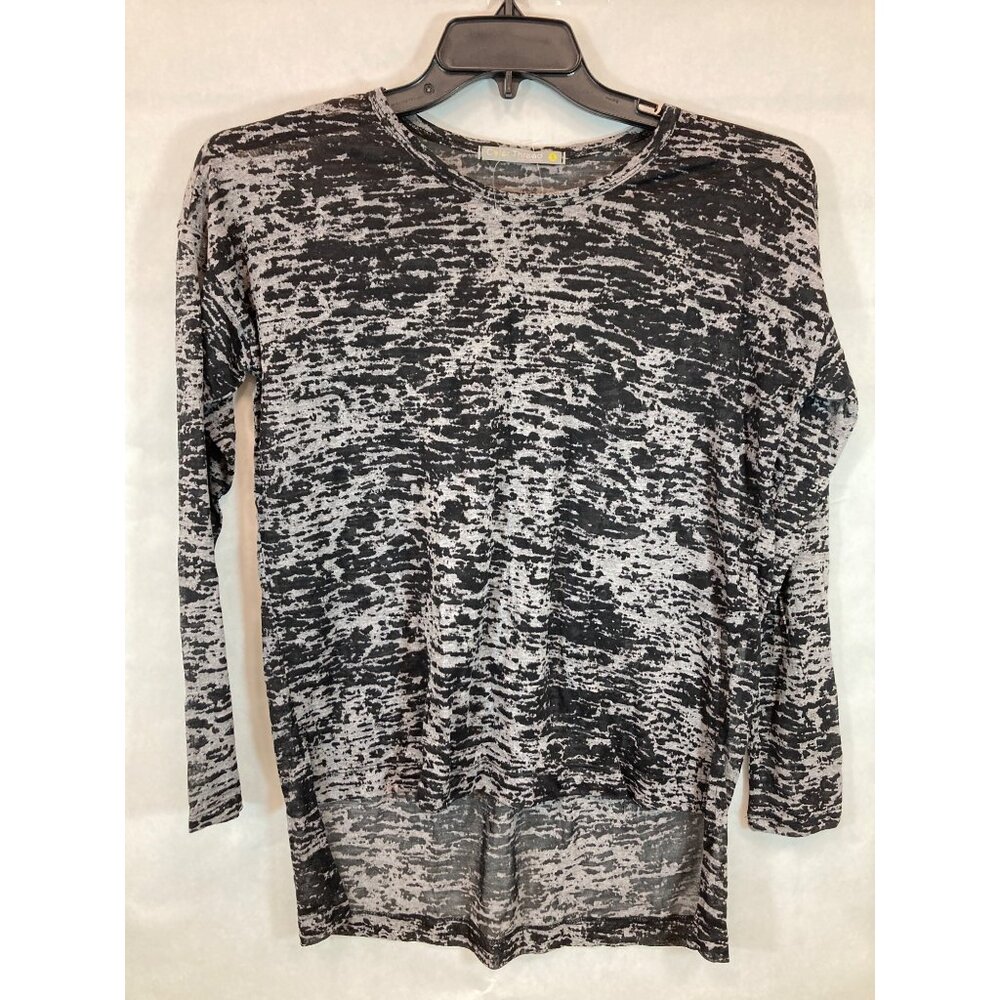 Women's Small Black Fashion Top - Stylish & Versatile Shirt for Casual or Dressy